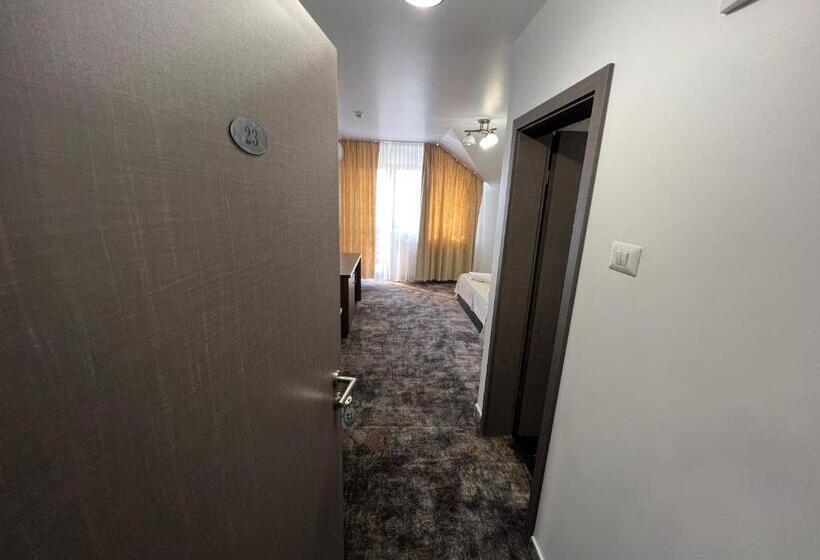 Номер Стандарт с Балконом, Motel Infinit