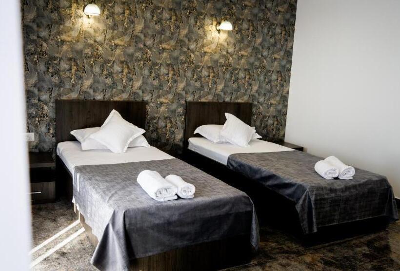 Номер Стандарт Трехместный, Motel Infinit