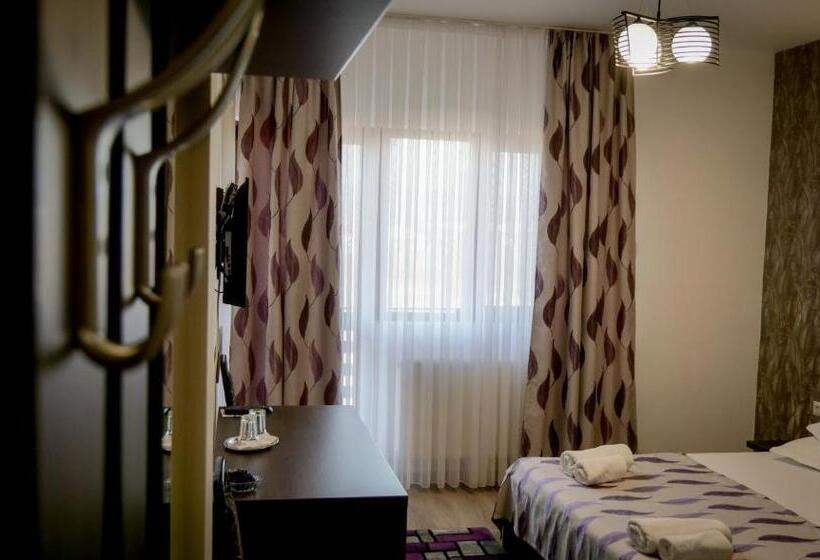 Номер Стандарт с Балконом, Motel Infinit