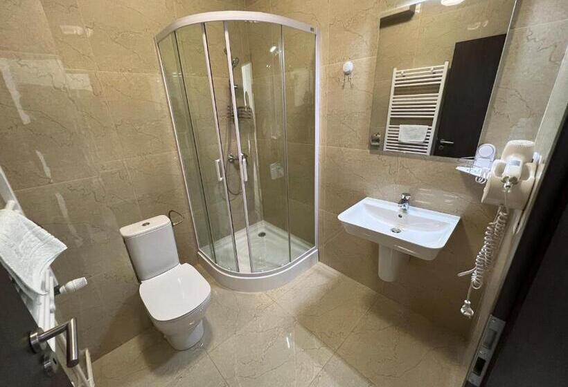 Номер Стандарт с Балконом, Motel Infinit