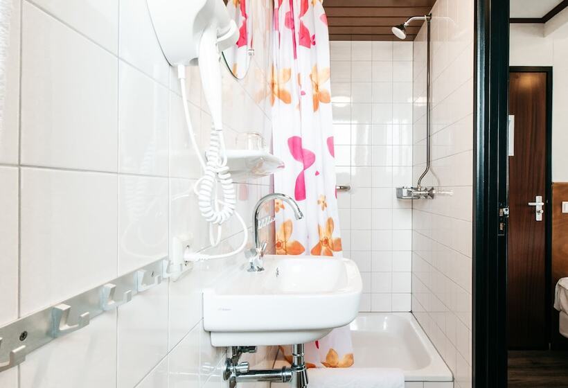 اتاق استاندارد چهار تخته, Van Gelder