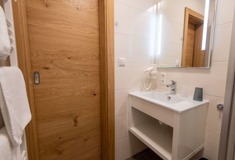 Номер Стандарт с Балконом, Genussgasthof Willenshofer