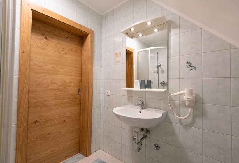 Трехместный Номер Стандарт с Балконом, Genussgasthof Willenshofer