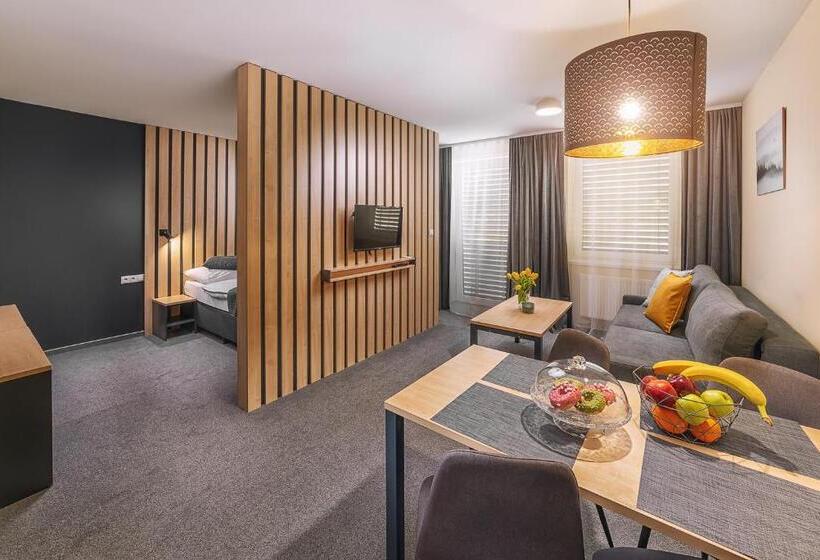 استودیوی استاندارد, Timeout City