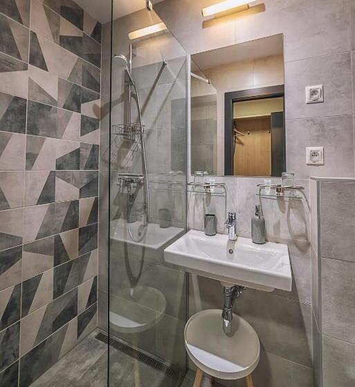 اتاق استاندارد, Timeout City