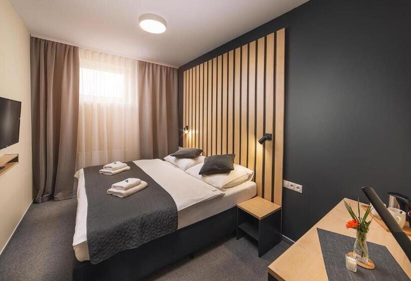 اتاق اکونومی, Timeout City