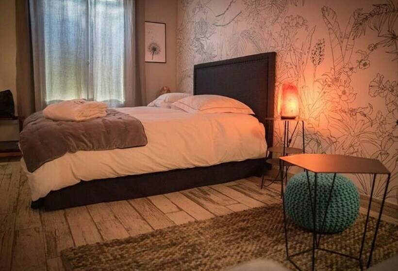 جناح جونيور, La Demalerie