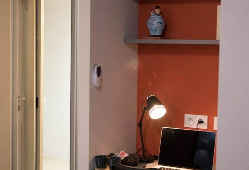 جناح جونيور, La Demalerie