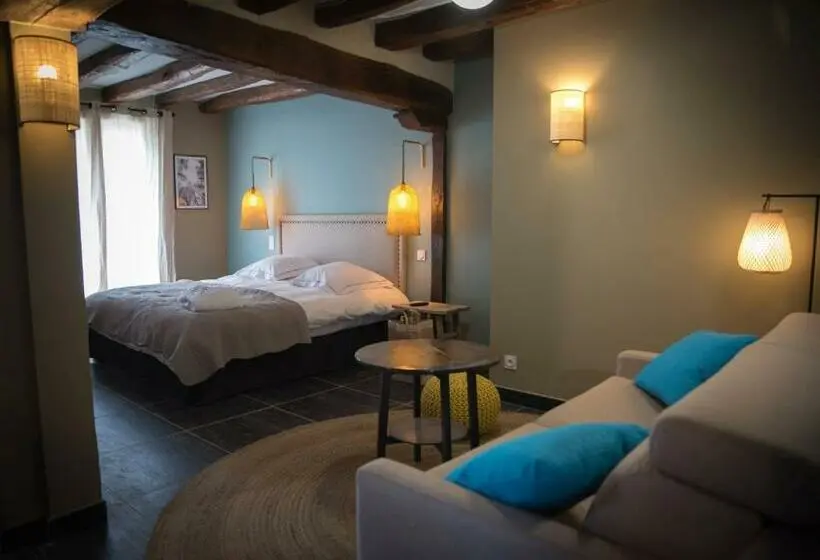 Deluxe Suite King Bed, La Demalerie