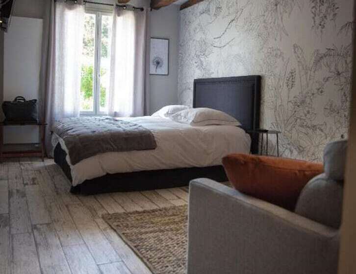 جناح جونيور, La Demalerie