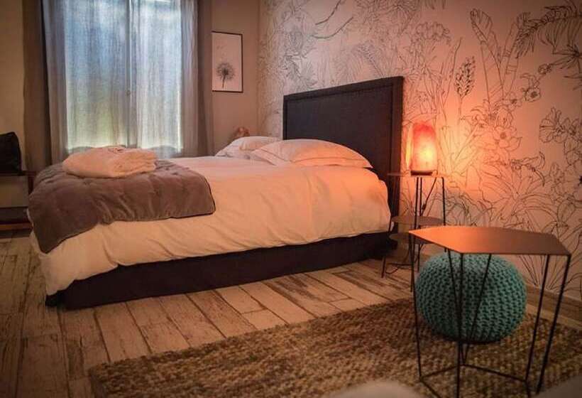 סוויטת ג'וניור, La Demalerie