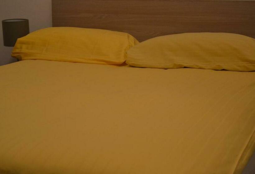 חדר אקונומי, Della Stazione