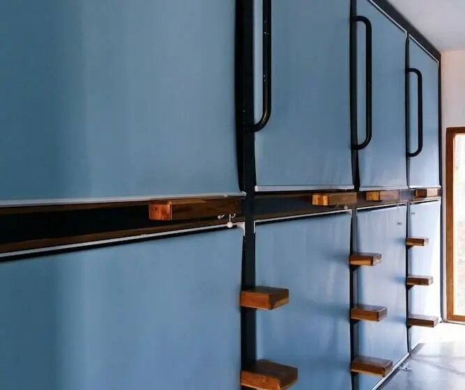 ルームシェアのワンベッド, Kaniu Capsule Hostel