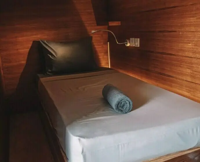 ルームシェアのワンベッド, Kaniu Capsule Hostel