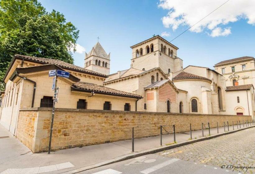 Chambre Triple Standard, De L Abbaye Lyon  Boutique