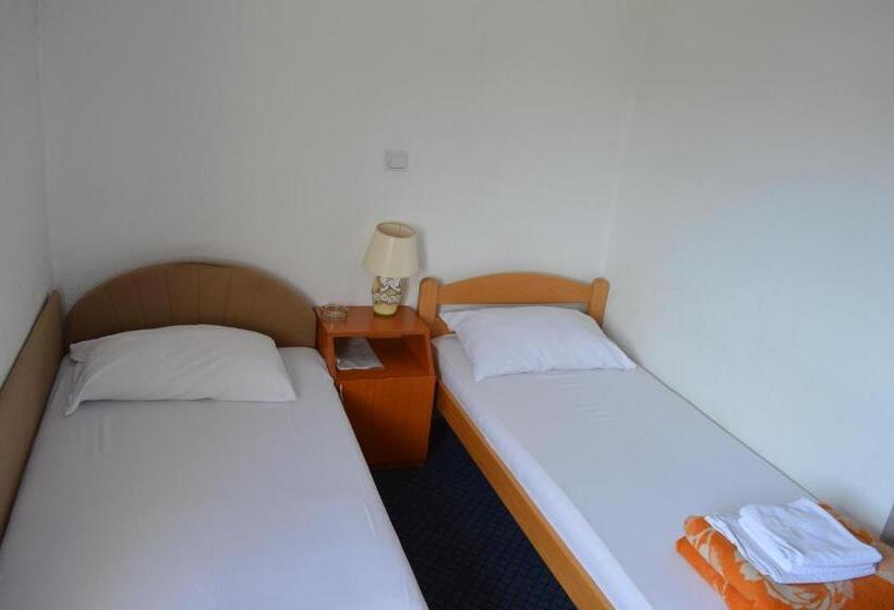 اتاق استاندارد, Motel Signal