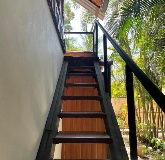 חדר בסיסי לשלושה, Beach Cabinas