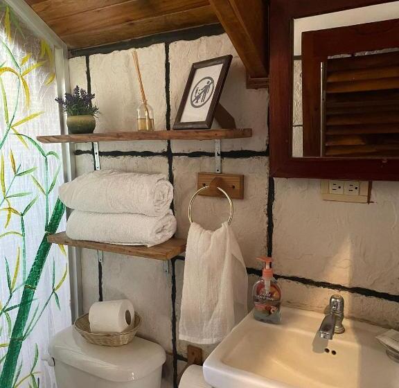 חדר בסיסי לשלושה, Beach Cabinas