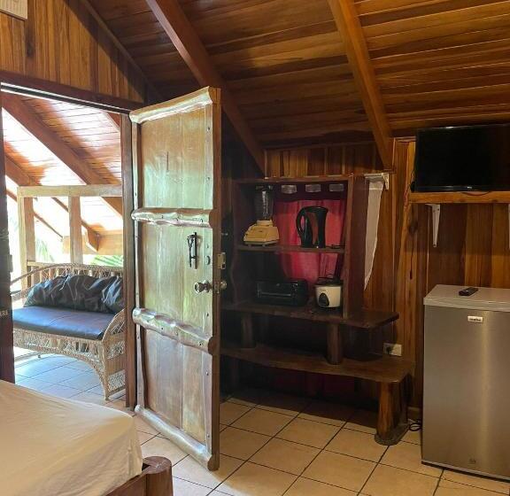 חדר בסיסי לשלושה, Beach Cabinas