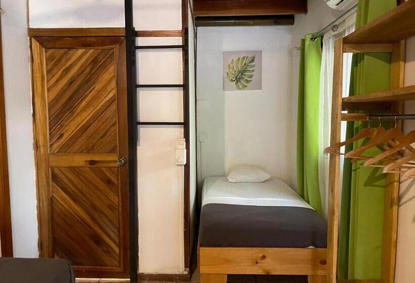 חדר לארבעה סטנדרטי עם נוף לגינה, Beach Cabinas