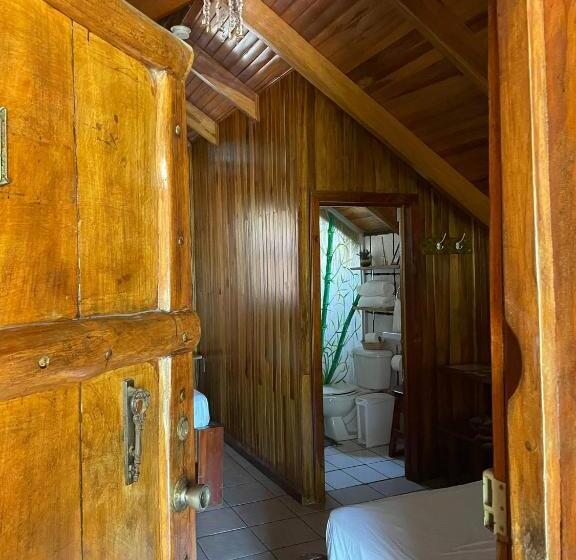 חדר בסיסי לשלושה, Beach Cabinas