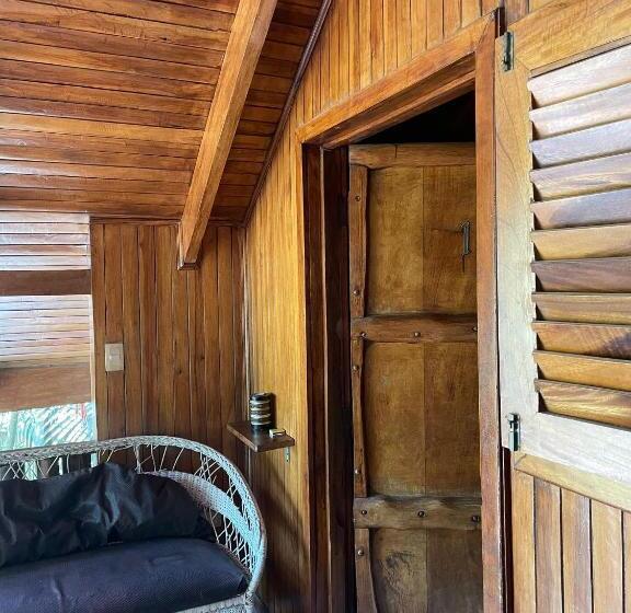 חדר בסיסי לשלושה, Beach Cabinas