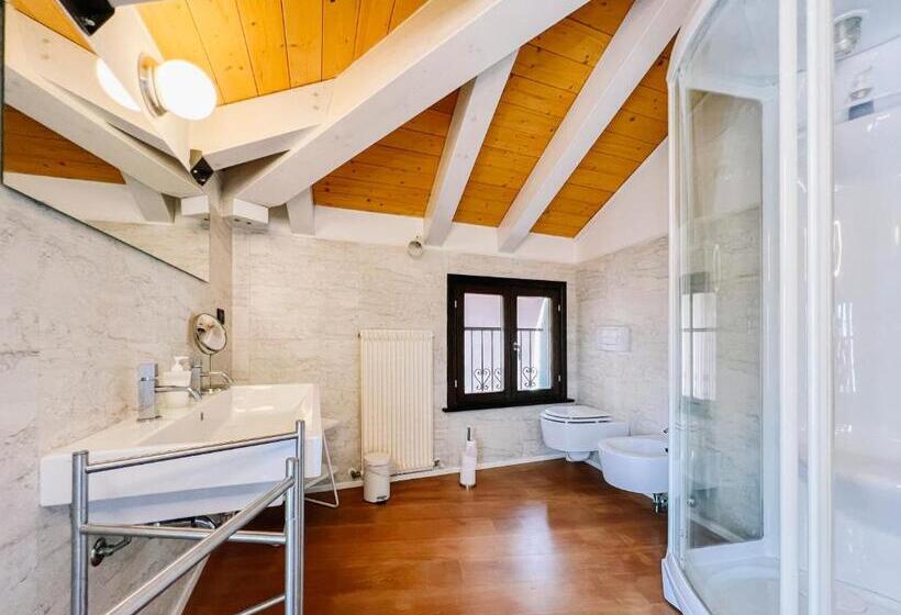 キングサイズベッドのデラックスルーム, Crudis Luxury Rooms