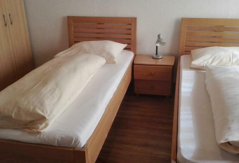 エコノミートリプルルーム, Wahlmüller