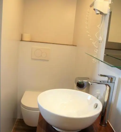 Economy Triple Room, Wahlmüller