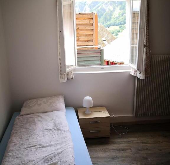 غرفة قياسية فردية حمام مشترك, Weisses Rössli