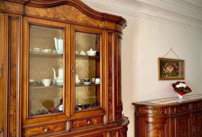 شقة غرفة واحدة, Weisses Rössli