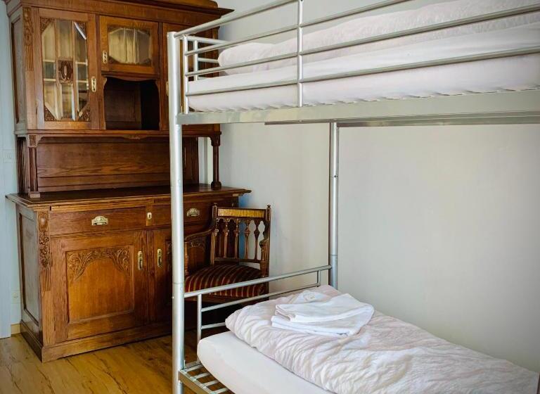 غرفة عائلية, Weisses Rössli