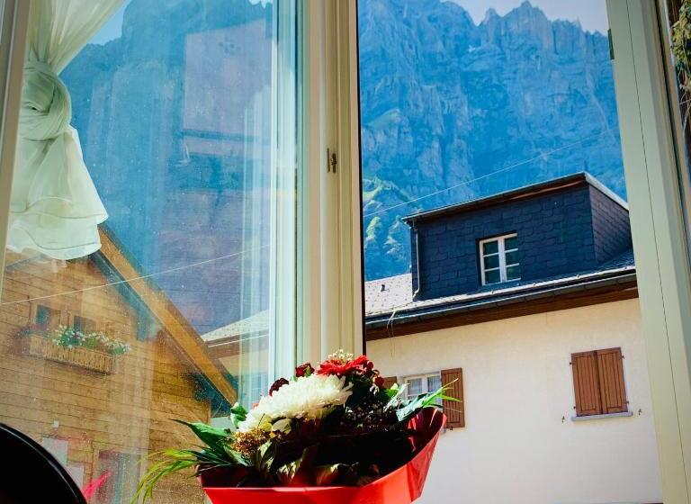 غرفة عائلية, Weisses Rössli