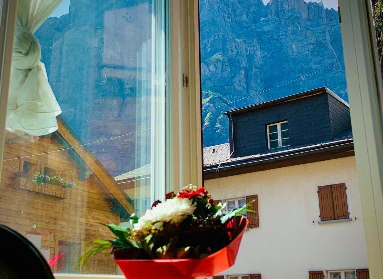 غرفة عائلية, Weisses Rössli