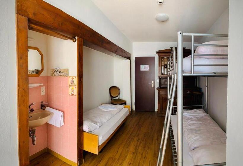 غرفة عائلية, Weisses Rössli