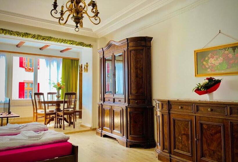 شقة غرفة واحدة, Weisses Rössli