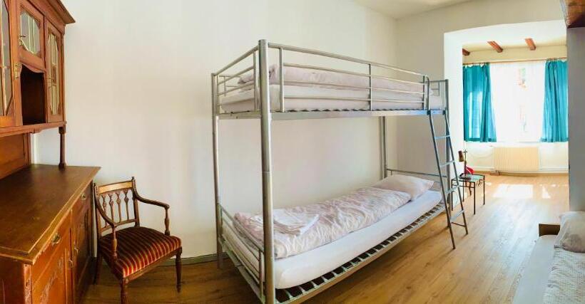 غرفة عائلية, Weisses Rössli