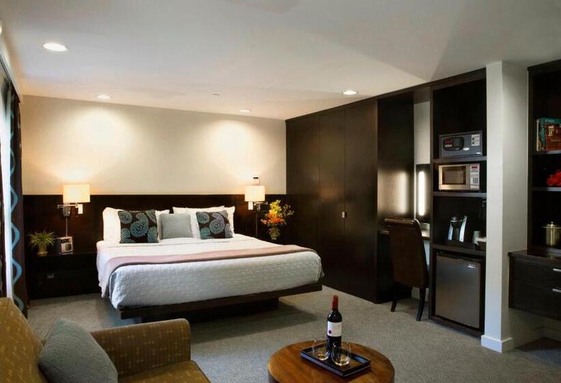 带按摩功能的小型套房, Aurora