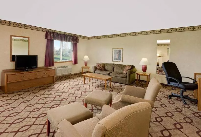 キングサイズベッドのスイートルーム, Days Inn By Wyndham North Sioux City