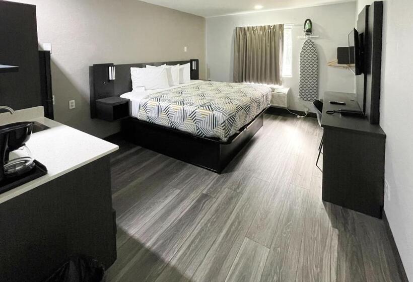 身障者適用キングサイズベッドルーム, Days Inn Little Rock South