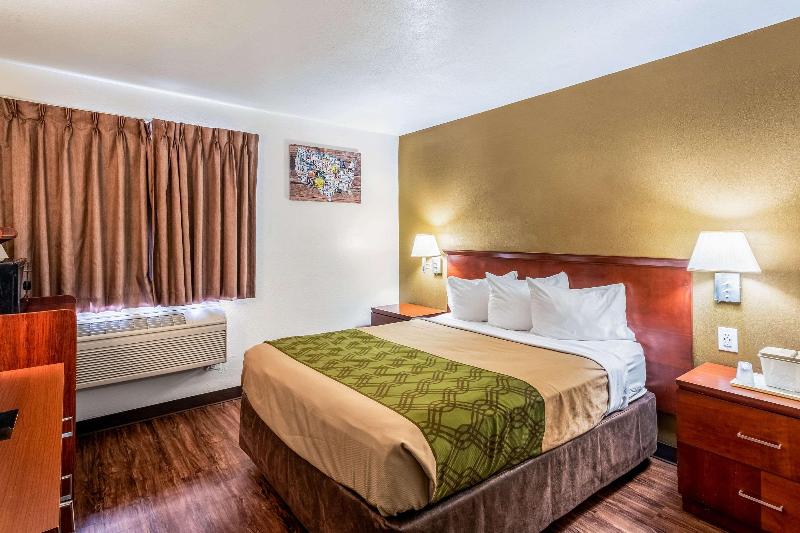 带大床的套房, Econo Lodge