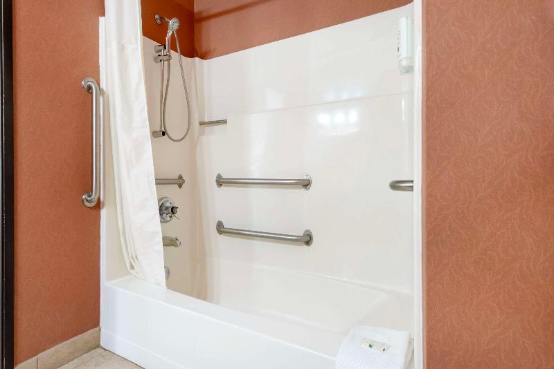 غرفة قياسية لذوى الاحتياجات الخاصة, Quality Inn Bemidji