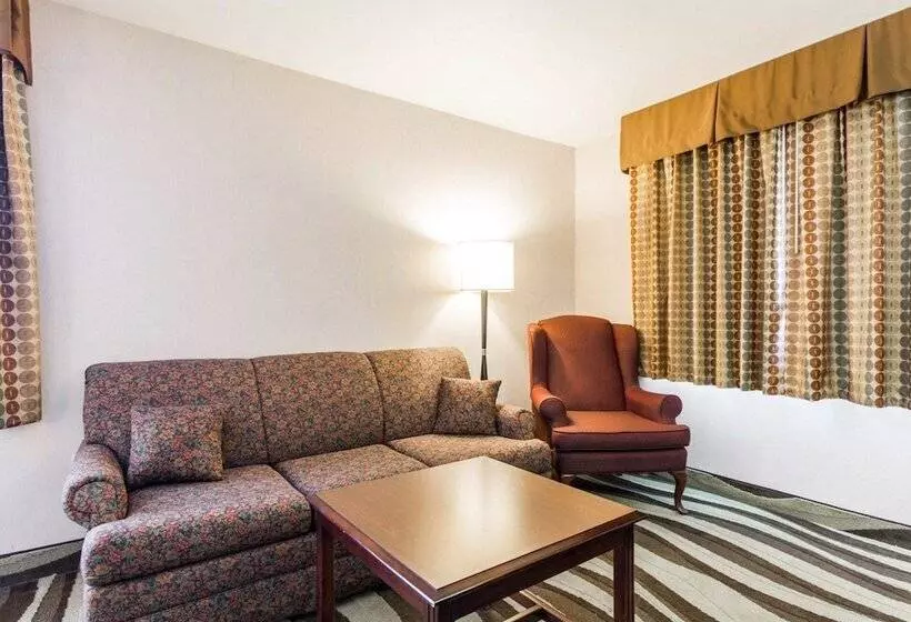 Sviitti Liikuntarajoitteisille, Quality Inn & Suites Stoughton  Madison South