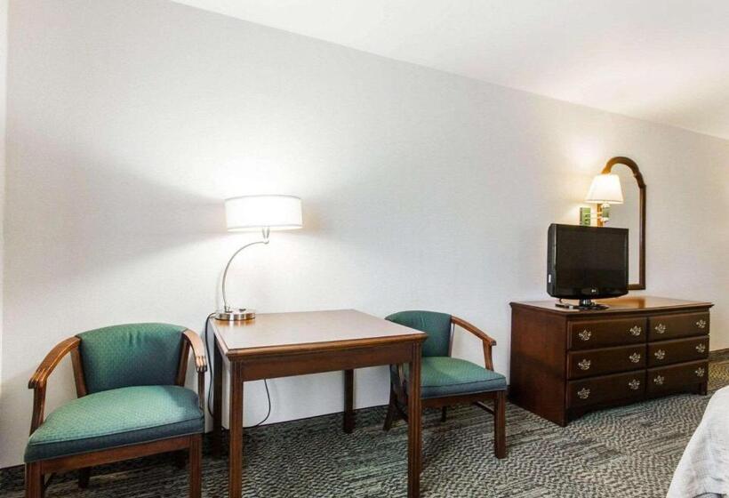 Стандартный Номер Кровать Кинг, Quality Inn & Suites Stoughton  Madison South