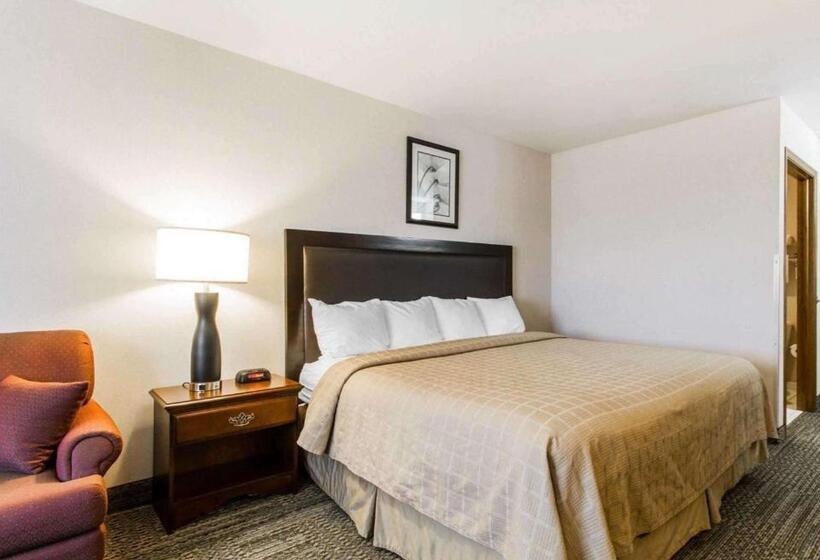 Стандартный Номер Кровать Кинг, Quality Inn & Suites Stoughton  Madison South