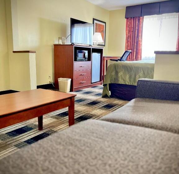 Люкс Кровать Кинг, Quality Inn & Suites Wisconsin Dells Downtown   Waterparks Area