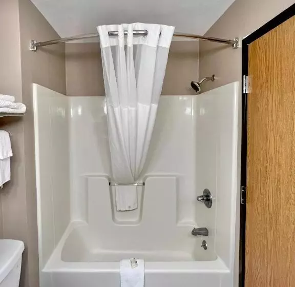 اتاق استاندارد با تخت بزرگ, Quality Inn & Suites Wisconsin Dells Downtown   Waterparks Area