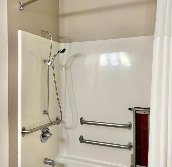 Номер Стандарт Адаптированный для Инвалидов, Quality Inn & Suites Wisconsin Dells Downtown   Waterparks Area