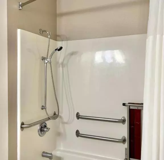 اتاق استاندارد برای معلولان, Quality Inn & Suites Wisconsin Dells Downtown   Waterparks Area