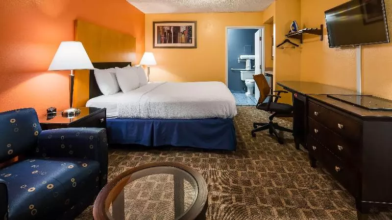 キングサイズベッドのスタンダードルーム, Quality Inn & Suites Fayetteville I 95